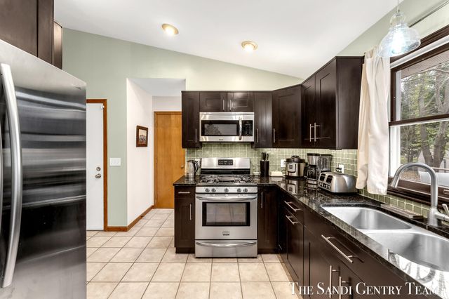 17908 Shore Acres Road, Grand Haven, MI 49417