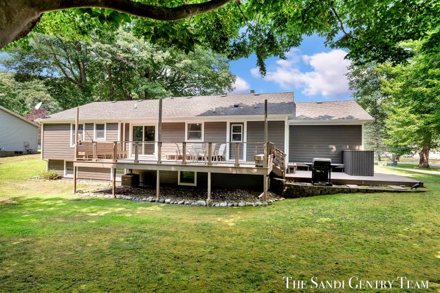 17908 Shore Acres Road, Grand Haven, MI 49417