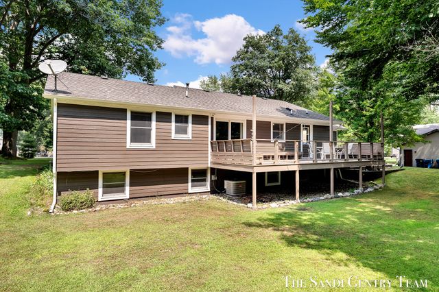 17908 Shore Acres Road, Grand Haven, MI 49417