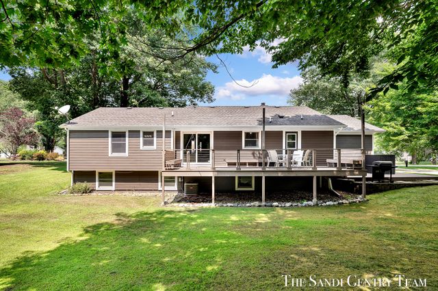 17908 Shore Acres Road, Grand Haven, MI 49417
