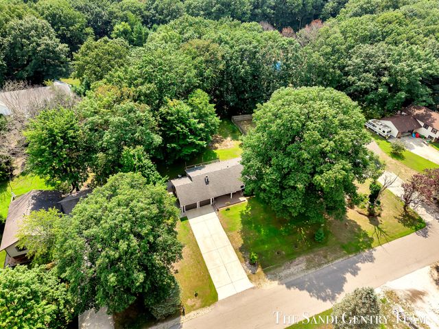 17908 Shore Acres Road, Grand Haven, MI 49417