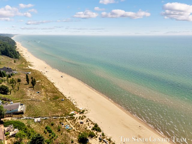 17908 Shore Acres Road, Grand Haven, MI 49417