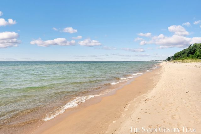 17908 Shore Acres Road, Grand Haven, MI 49417