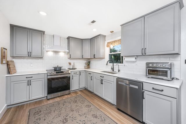 316 6th Avenue, Mount Pleasant, SC 29464