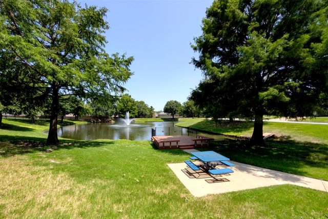 2705 Cliffwood Drive, Grapevine, TX 76051