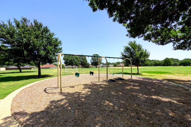 2705 Cliffwood Drive, Grapevine, TX 76051