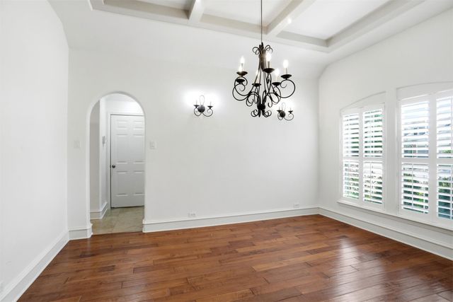 2705 Cliffwood Drive, Grapevine, TX 76051