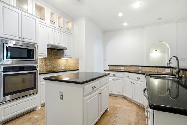 2705 Cliffwood Drive, Grapevine, TX 76051