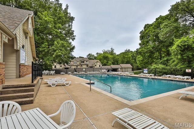 12966 Bryce Canyon Drive B, Maryland Heights, MO 63043