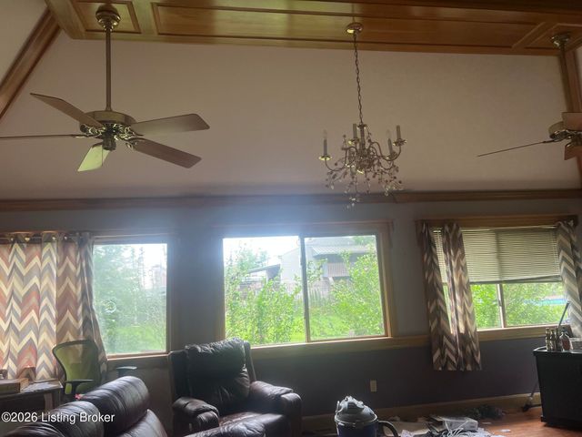 2209 Bashford Manor Ln, Louisville, KY 40218