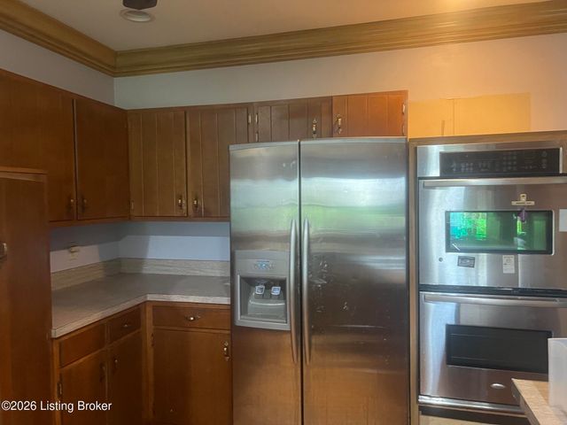 2209 Bashford Manor Ln, Louisville, KY 40218