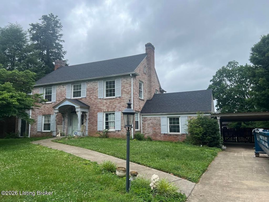 2209 Bashford Manor Ln, Louisville, KY 40218