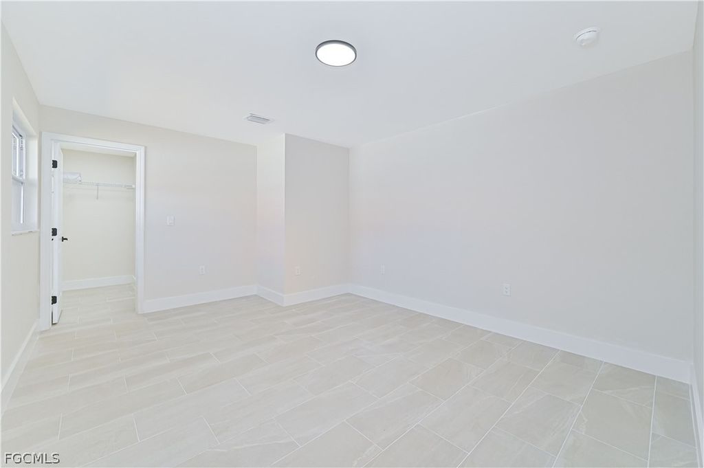 Image 10 of property listing at 115 SE 24th AVE A-B, Cape Coral, FL 33990