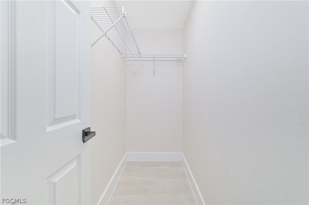 Image 11 of property listing at 115 SE 24th AVE A-B, Cape Coral, FL 33990