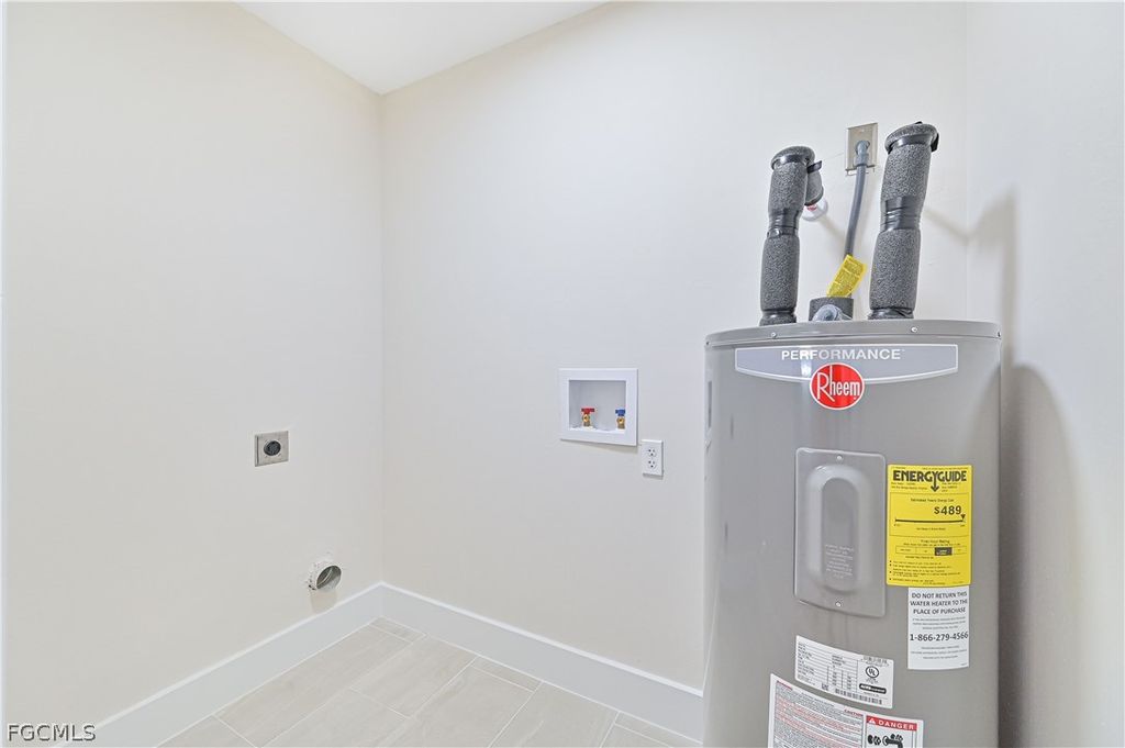 Image 15 of property listing at 115 SE 24th AVE A-B, Cape Coral, FL 33990