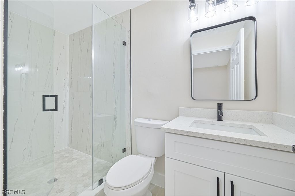 Image 17 of property listing at 115 SE 24th AVE A-B, Cape Coral, FL 33990