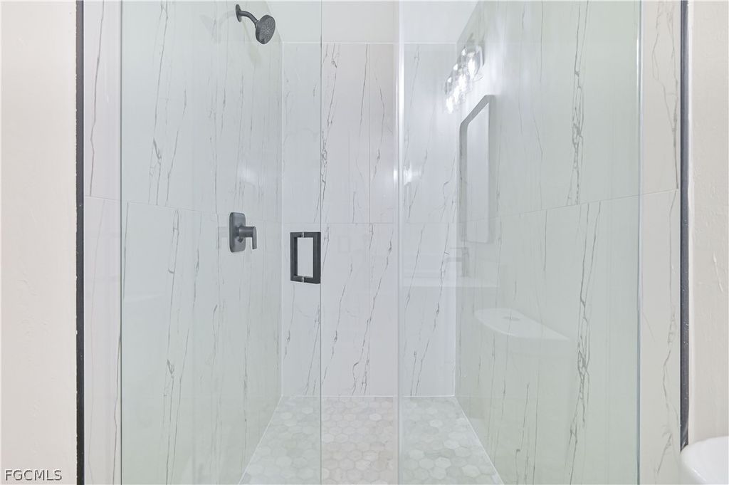 Image 18 of property listing at 115 SE 24th AVE A-B, Cape Coral, FL 33990