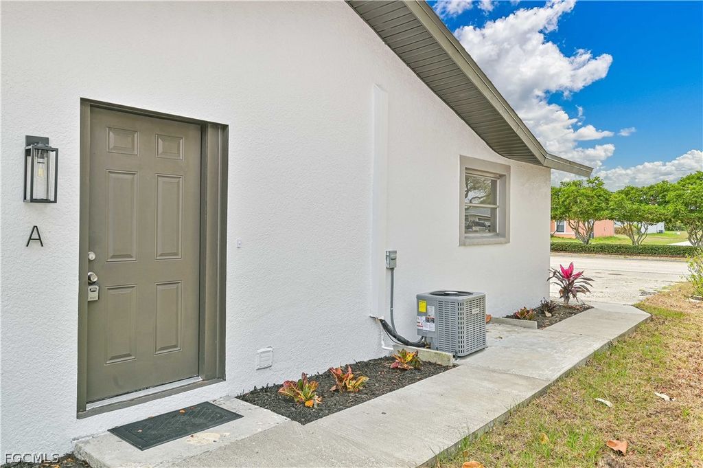 Image 2 of property listing at 115 SE 24th AVE A-B, Cape Coral, FL 33990