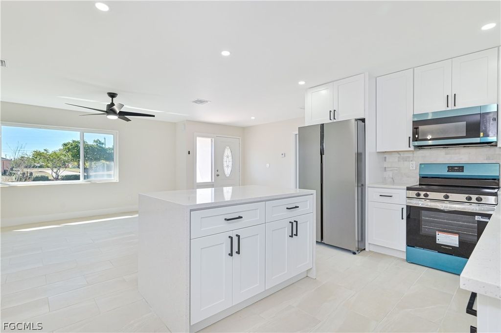 Image 23 of property listing at 115 SE 24th AVE A-B, Cape Coral, FL 33990