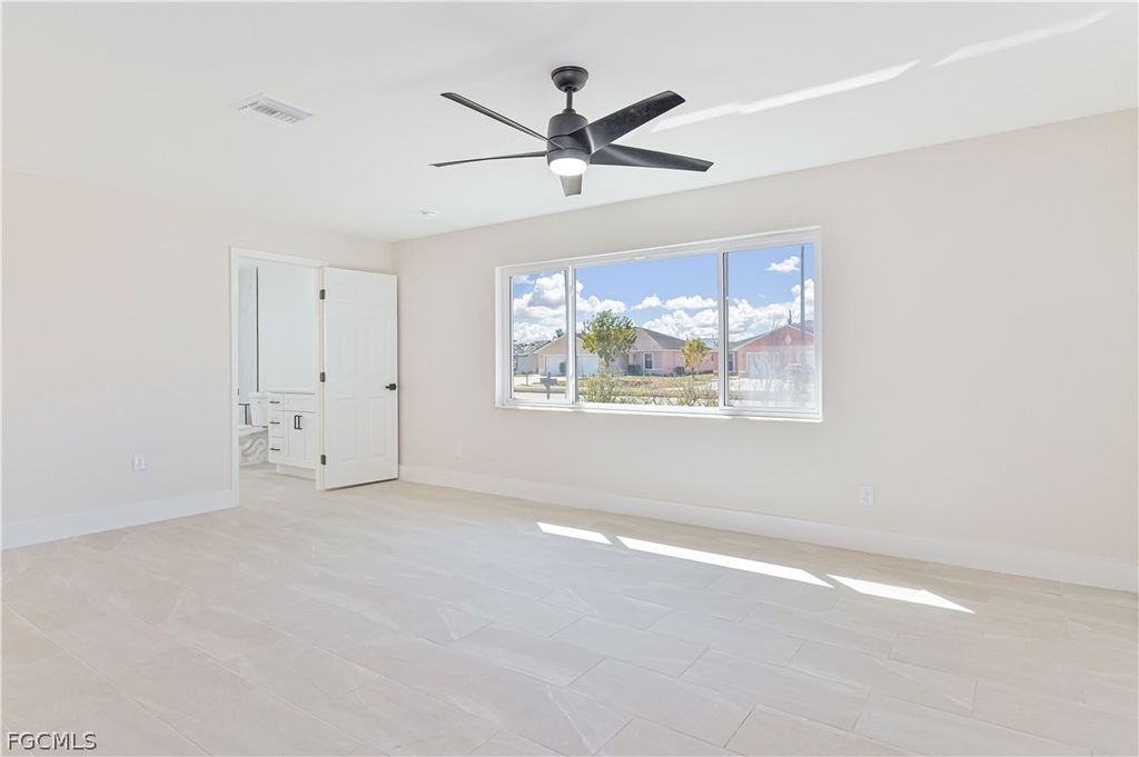 Image 26 of property listing at 115 SE 24th AVE A-B, Cape Coral, FL 33990