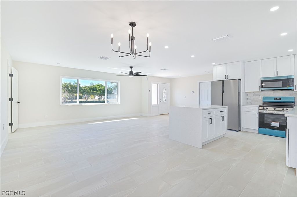 Image 28 of property listing at 115 SE 24th AVE A-B, Cape Coral, FL 33990