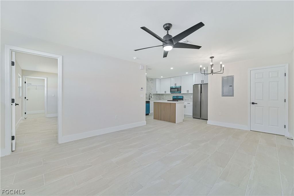 Image 3 of property listing at 115 SE 24th AVE A-B, Cape Coral, FL 33990