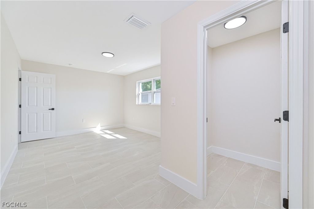 Image 31 of property listing at 115 SE 24th AVE A-B, Cape Coral, FL 33990