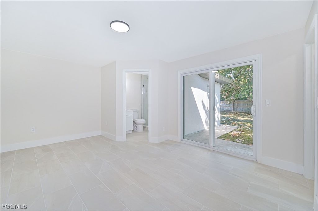 Image 32 of property listing at 115 SE 24th AVE A-B, Cape Coral, FL 33990