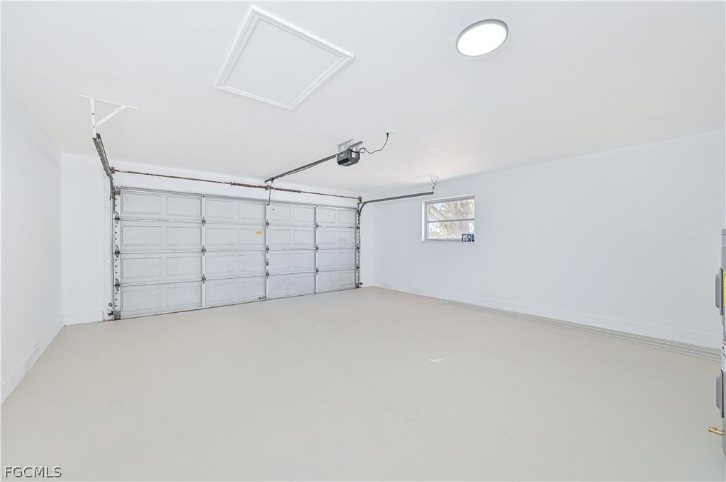 Image 37 of property listing at 115 SE 24th AVE A-B, Cape Coral, FL 33990