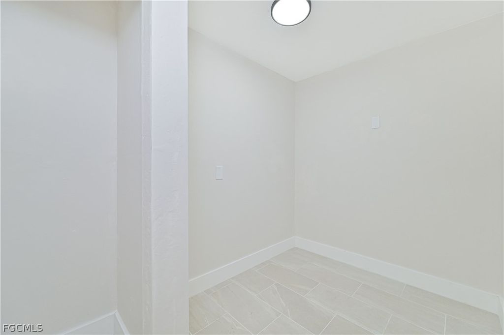 Image 39 of property listing at 115 SE 24th AVE A-B, Cape Coral, FL 33990