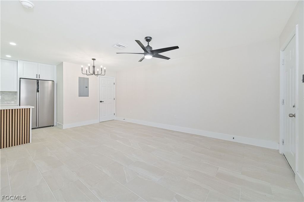 Image 4 of property listing at 115 SE 24th AVE A-B, Cape Coral, FL 33990