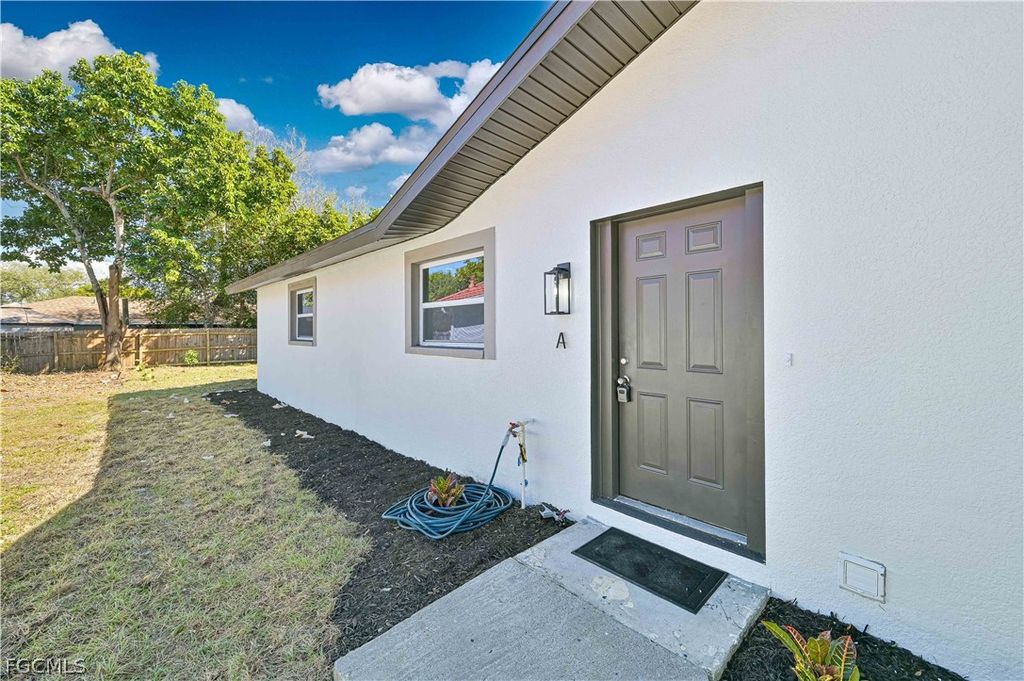 Image 49 of property listing at 115 SE 24th AVE A-B, Cape Coral, FL 33990