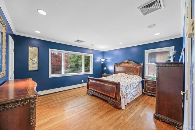 35 Hilldale Road, Albertson, NY 11507