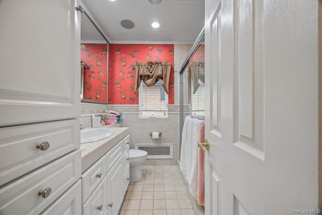 35 Hilldale Road, Albertson, NY 11507