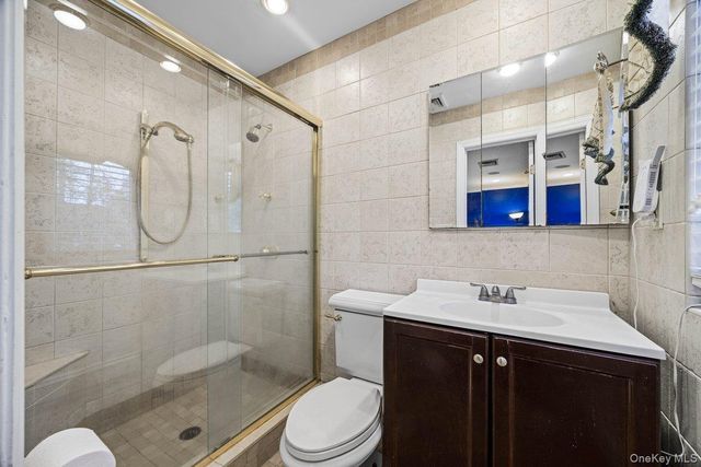 35 Hilldale Road, Albertson, NY 11507