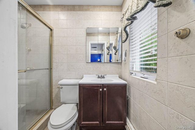 35 Hilldale Road, Albertson, NY 11507