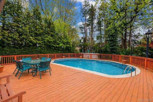 35 Hilldale Road, Albertson, NY 11507