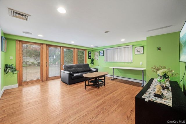 35 Hilldale Road, Albertson, NY 11507