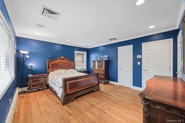 35 Hilldale Road, Albertson, NY 11507