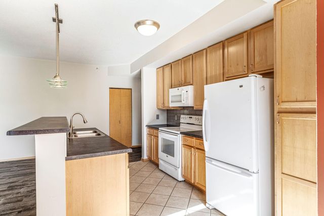 2405 39th Avenue NE 205, Saint Anthony, MN 55421