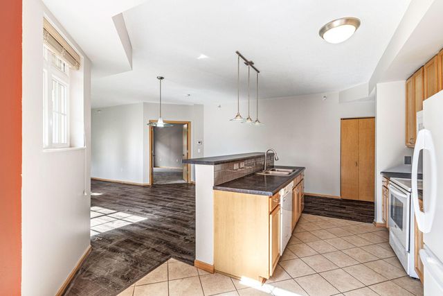 2405 39th Avenue NE 205, Saint Anthony, MN 55421