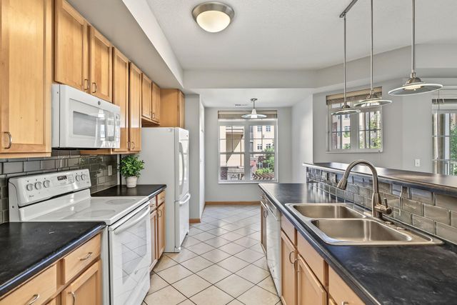 2405 39th Avenue NE 205, Saint Anthony, MN 55421