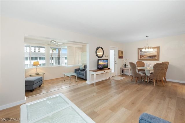 1065 Gulf Shore BLVD N 205, Naples, FL 34102