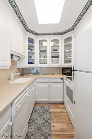 1065 Gulf Shore BLVD N 205, Naples, FL 34102