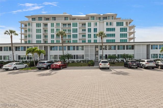 1065 Gulf Shore BLVD N 205, Naples, FL 34102