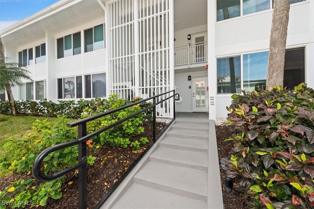 1065 Gulf Shore BLVD N 205, Naples, FL 34102