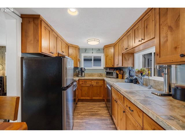211 S 2ND Ave, Rockaway Beach, OR 97136
