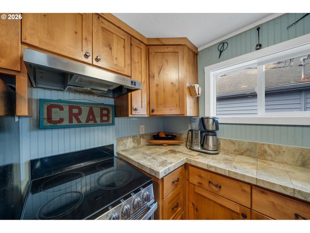 211 S 2ND Ave, Rockaway Beach, OR 97136
