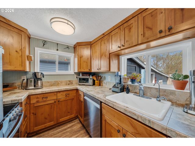 211 S 2ND Ave, Rockaway Beach, OR 97136