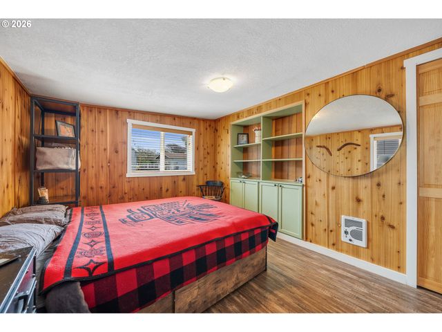 211 S 2ND Ave, Rockaway Beach, OR 97136